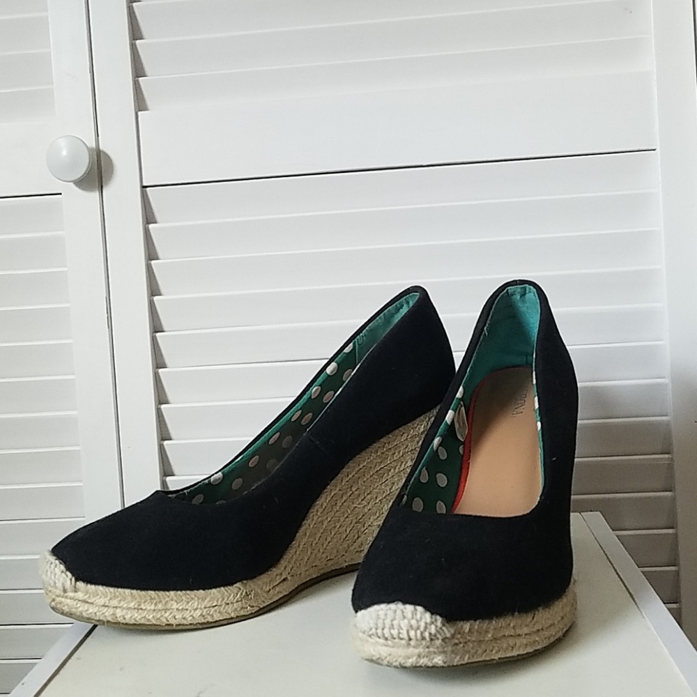 Heels IN A HURRY TO GET RID OF ALL OFFERS WELCOME.